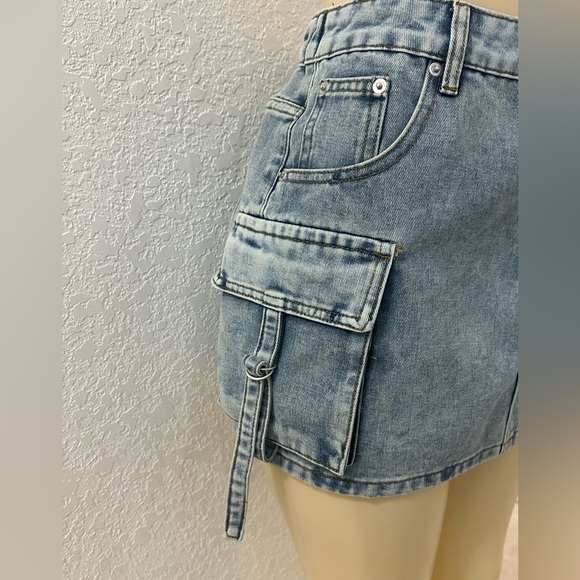 Orange Kiss Essentials Denim Cargo Mini Skirt with Side Pockets Size Large - Picture 3 of 5